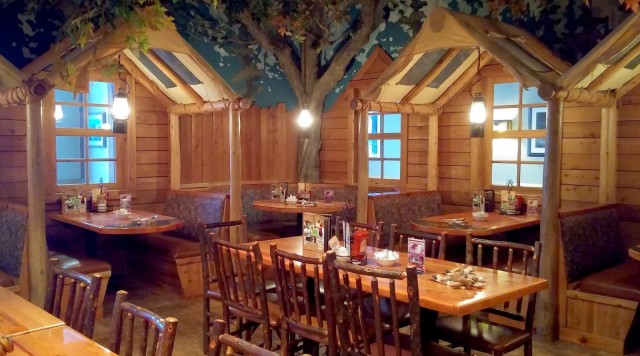 Great Wolf Lodge Niagara Falls - Camp Critter Bar & Grill